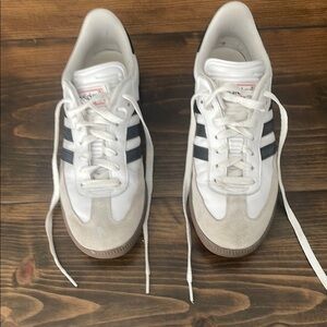 Men’s adidas White and Black Athletic Samba men’s size 8.5
